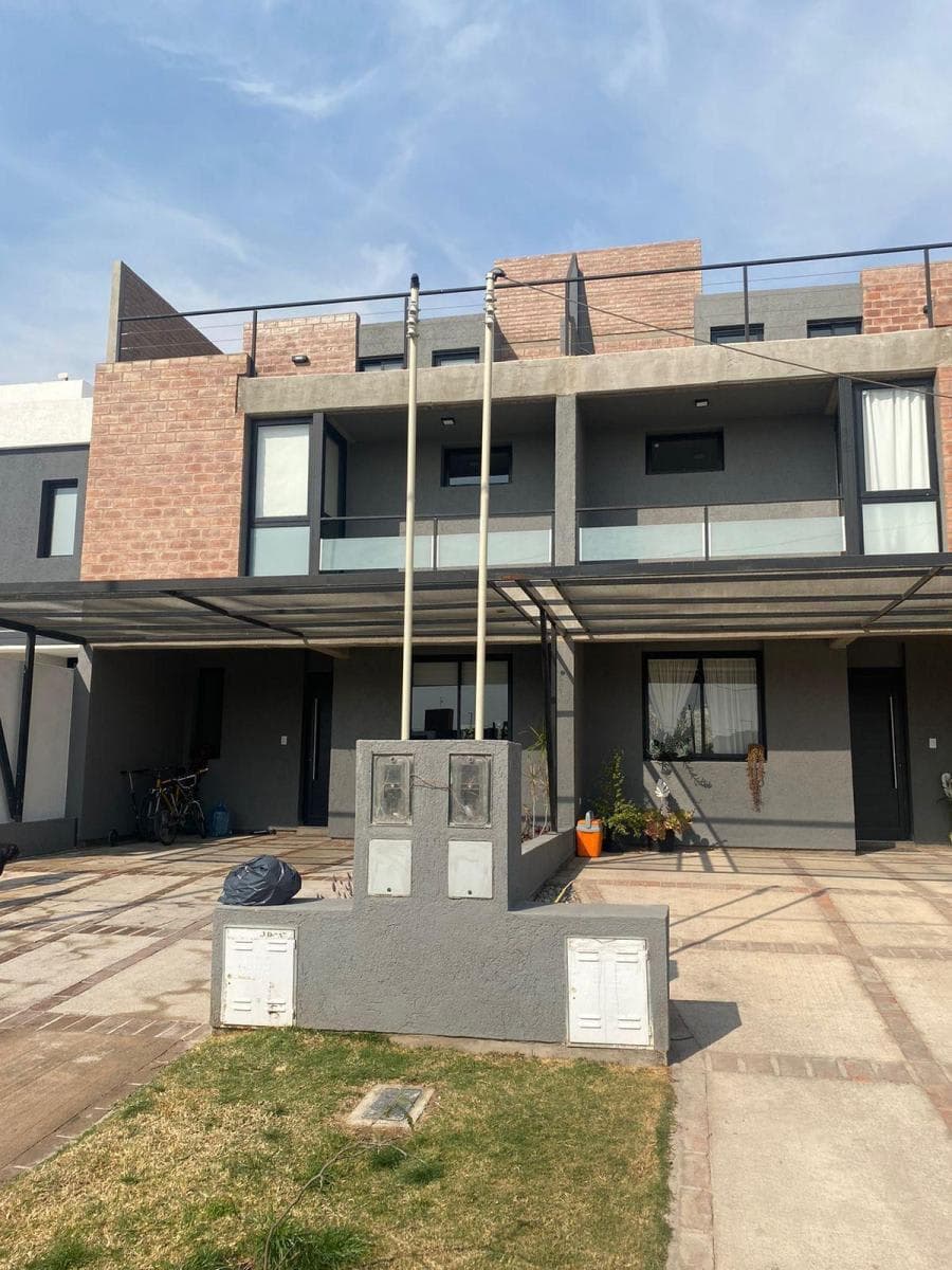 Casa en venta — Barrio cerrado sobre O'Higgins